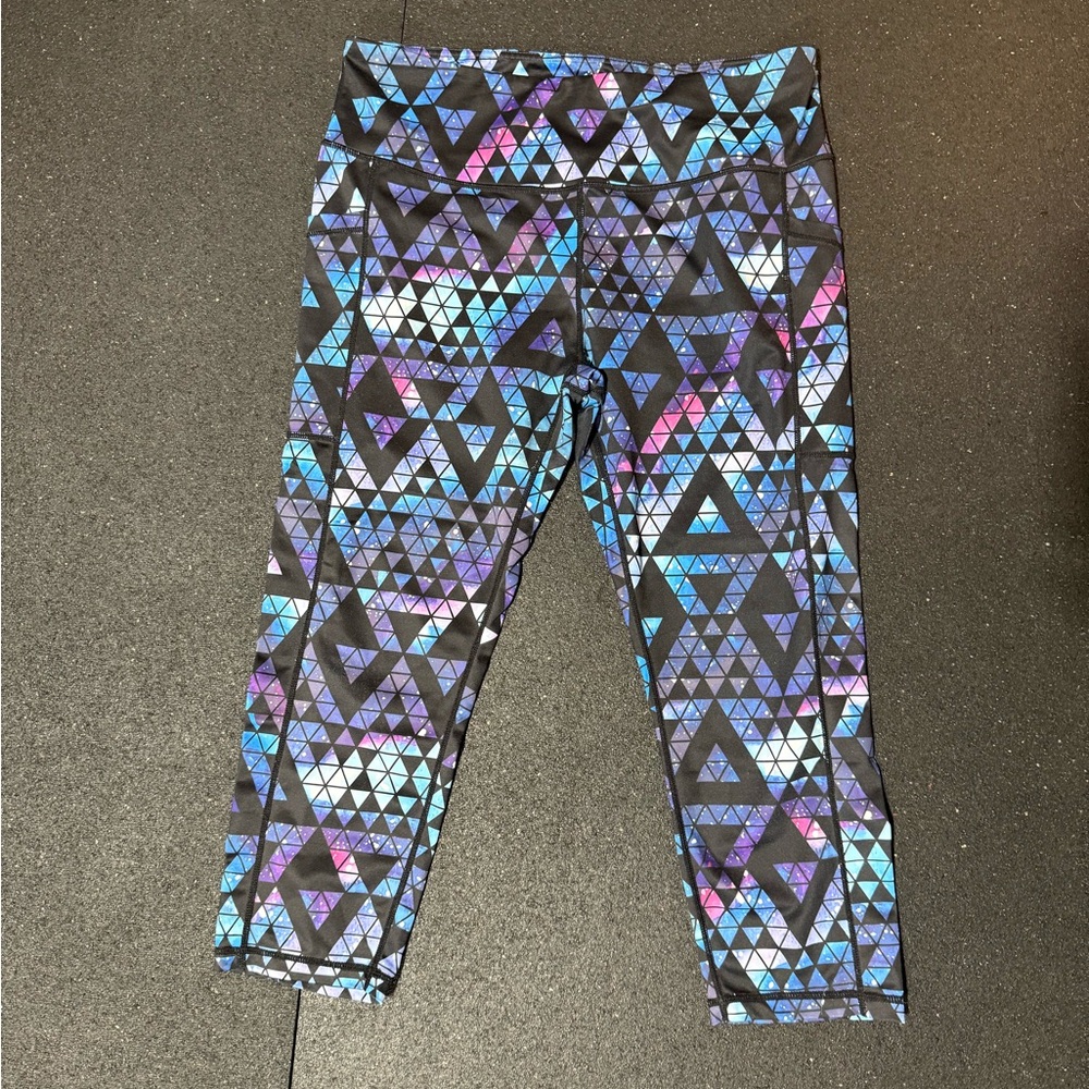 Constantly Varied Gear Triangular Pattern Capris - Blue, Purple, Black